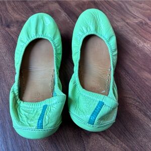 Vibrant Mint Green, size 7
